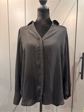 Liz Claiborne Black V-Neck Long-Sleeve Blouse